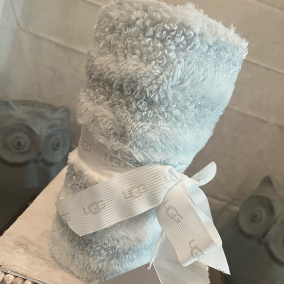⚡️UGG Atlas Baby Blanket - Picture 2 of 4